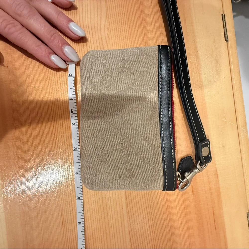 Dooney & Bourke coin purse with handle strap - Picture 3 of 8